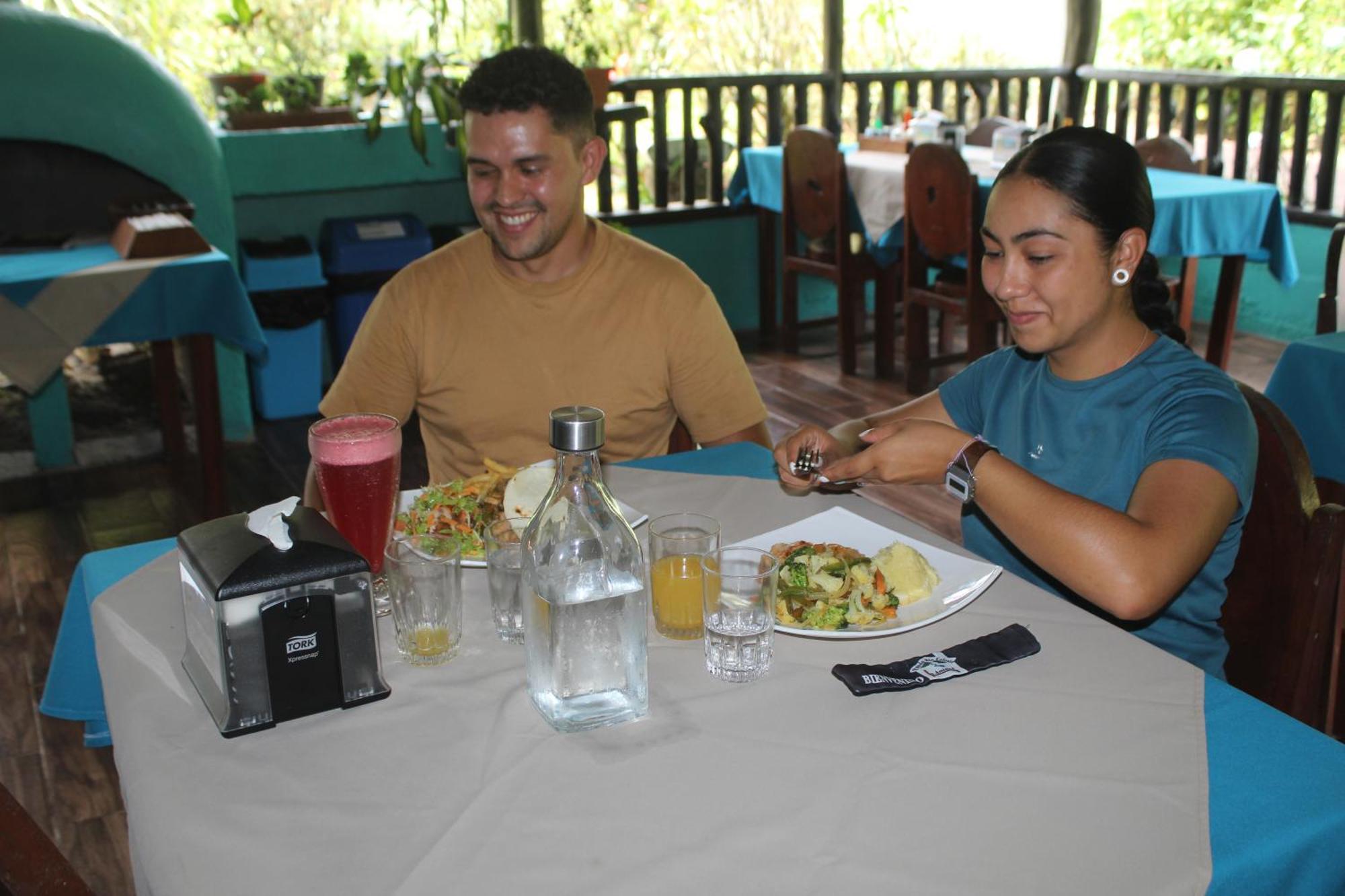 Bed and Breakfast Cabinas Rio Celeste La Amistad Exterior foto