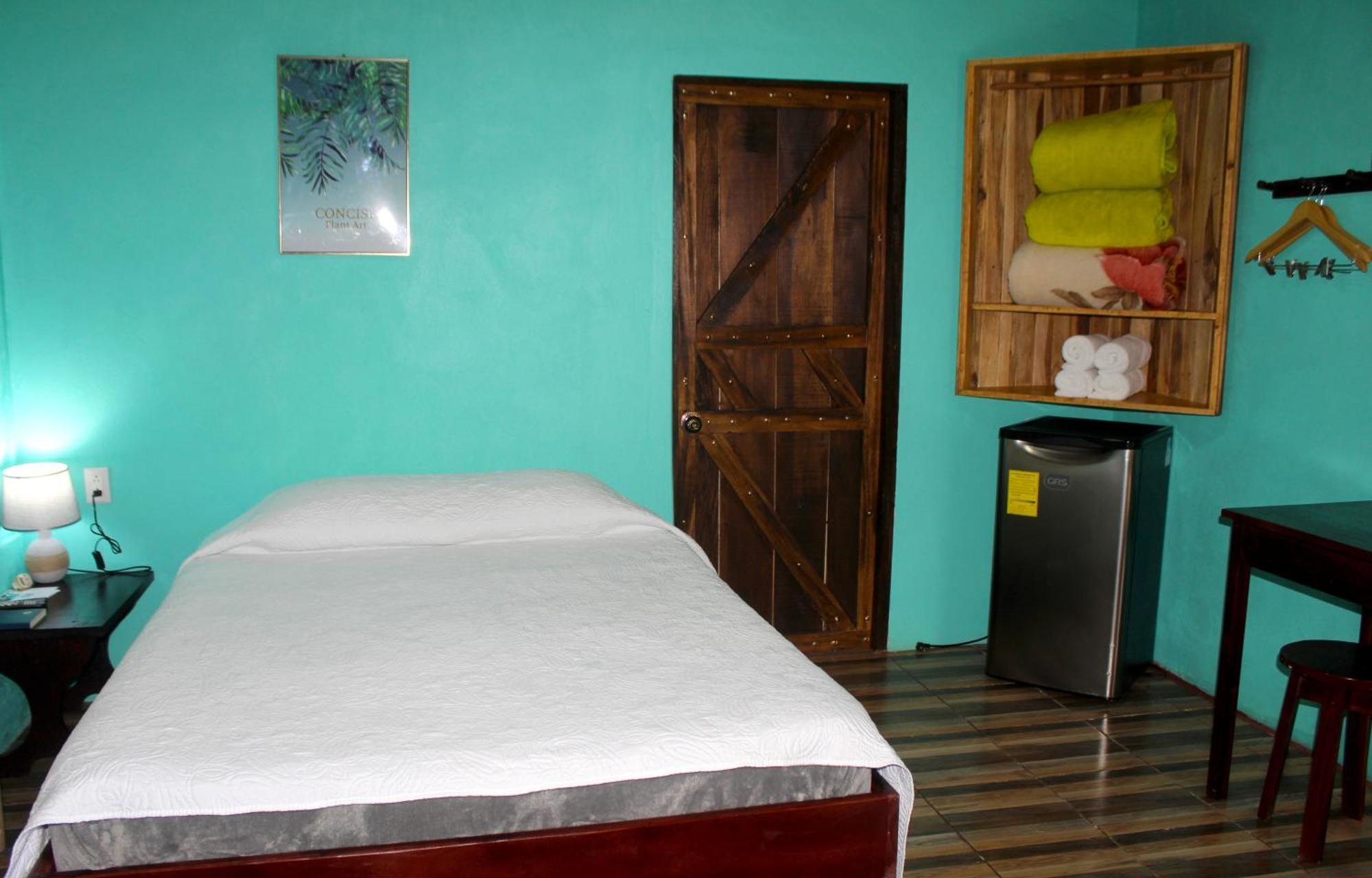 Bed and Breakfast Cabinas Rio Celeste La Amistad Exterior foto