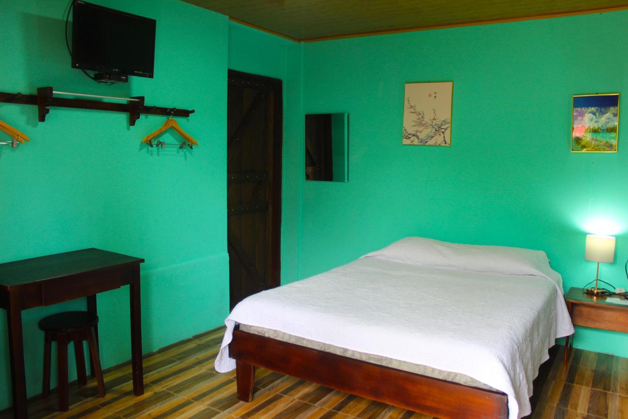 Bed and Breakfast Cabinas Rio Celeste La Amistad Exterior foto