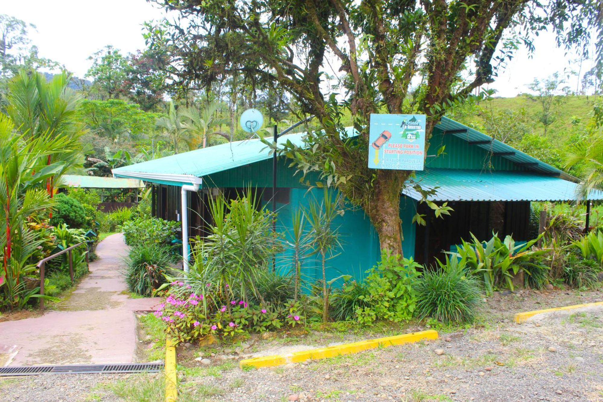 Bed and Breakfast Cabinas Rio Celeste La Amistad Exterior foto