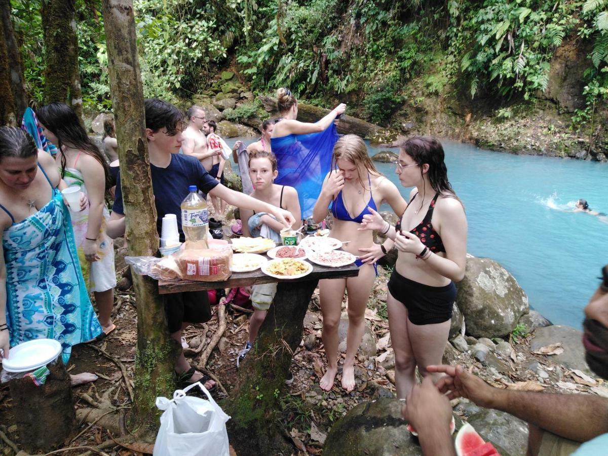 Bed and Breakfast Cabinas Rio Celeste La Amistad Exterior foto