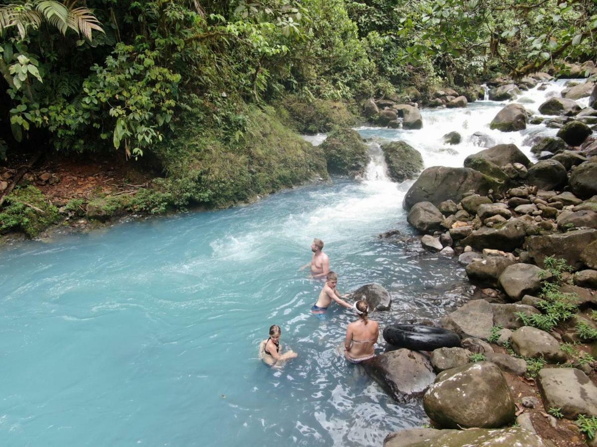 Bed and Breakfast Cabinas Rio Celeste La Amistad Exterior foto